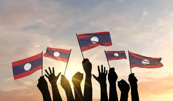 Silueta de brazos izada ondeando una bandera de Laos con orgullo. Renderizado 3D —  Fotos de Stock