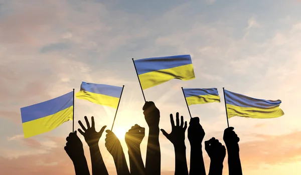 Silueta de armas izada ondeando una bandera de Ucrania con orgullo. Renderizado 3D — Foto de Stock