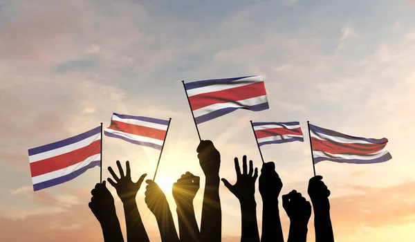 Silhueta de armas levantadas acenando uma bandeira da Costa Rica com orgulho. Renderização 3D — Fotografia de Stock