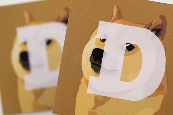 LONDON, UK - June 2021: Doge or dogecoin cryptocurrency logo on paper — Stockfoto