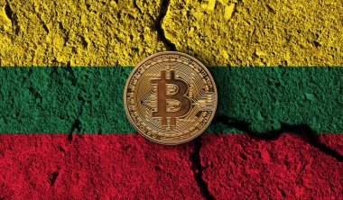 Litvanya bayrağı kırılmış Bitcoin kripto para birimi. Kripto kısıtlamaları