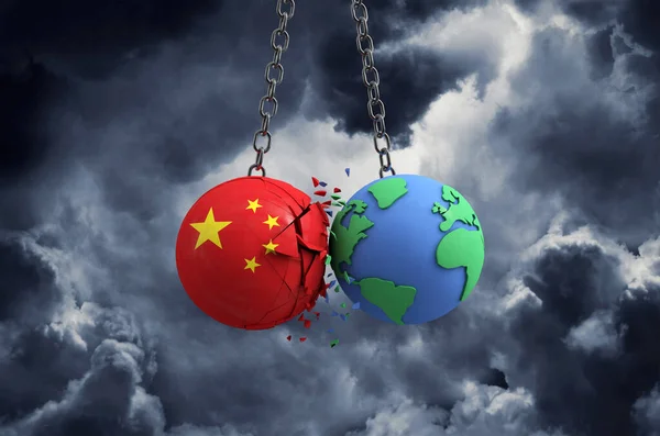 Bola bandera de China rompiendo contra el planeta tierra. Impacto global y concepto de desastre. Renderizado 3D —  Fotos de Stock