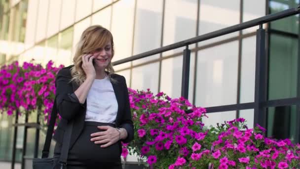 Smiling Pregnant Businesswoman Standing Flowers Front Modern Building While Talking — Stock Video