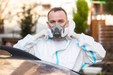 PCR Coronavirus teşhisi için giyinen tıp çalışanı, PPE 'de doktor..