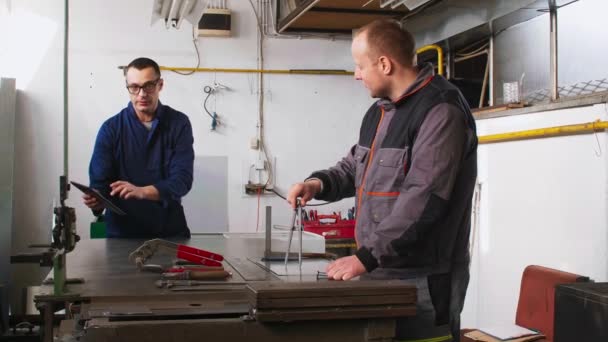 Tinsmith Measuring Piece Tin His Workshop Taking Instruction Colleague Engineer — Stock Video