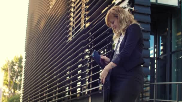 Smiling Businesswoman Standing Front Modern Building While Reading Something Her — Stock Video