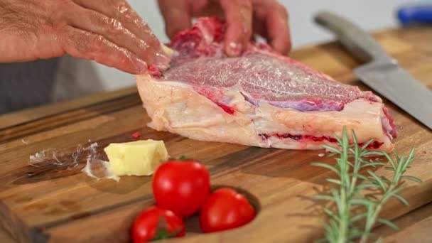 Primer Plano Las Manos Del Chef Fase Preparación Con Que — Vídeos de Stock