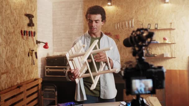 Carpinteiro Filmagem Oficina Para Blog Diy Como Fazer Uma Cadeira — Vídeo de Stock