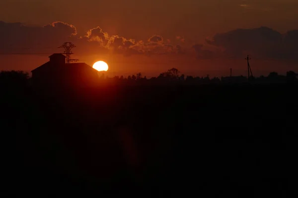 Ландшафт Восхода Солнца Над Домом Окруженным Деревьями Оранжевыми Облаками Валенсии — стоковое фото