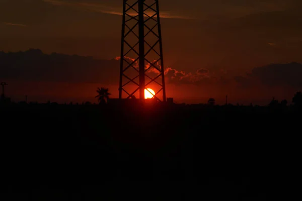 Beau Paysage Lever Soleil Milieu Base Une Tour Électrique Des — Photo