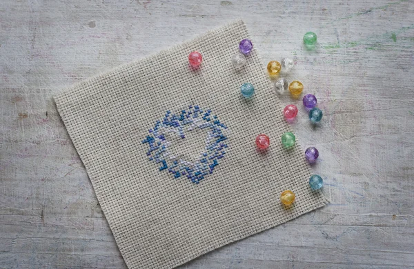 Embroidered Christmas heart and beads — Stock Photo, Image