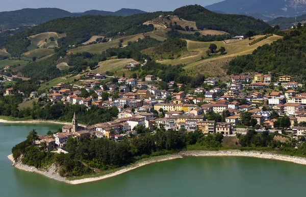 Mercatale Umělé Jezero Vidět Pevnosti Sassocorvaro Strategický Bod Údolí Marche — Stock fotografie