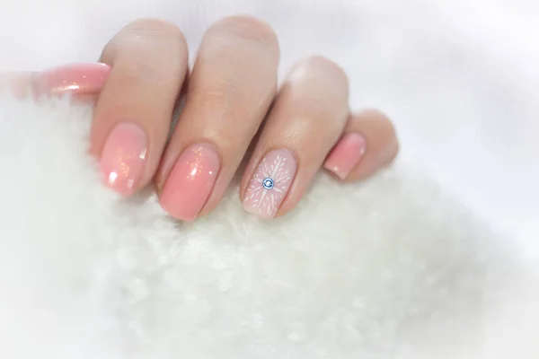 Design Manicure Com Padrão Floco Neve Com Pedra Gelo Meio — Fotografia de Stock