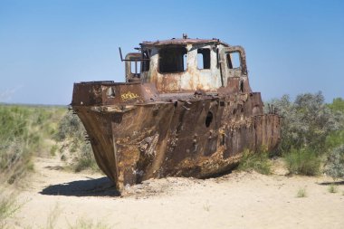 Ekolojik felaket, Aral Denizi 'nin dibindeki bir geminin kalıntıları.