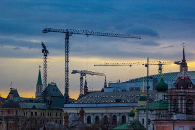 İnşaat işleri, Kızıl Meydan yakınında vinçler, Moskova, Rusya.