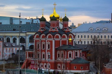 Kızıl Meydan yakınlarındaki Znamensky Manastırı, Moskova, Rusya.