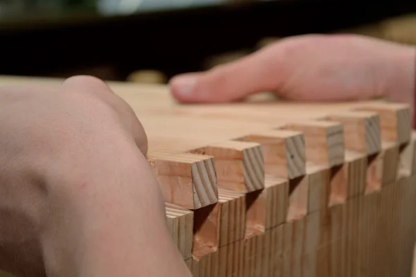 Carpenter uses wooden connection technology — Stock Photo, Image