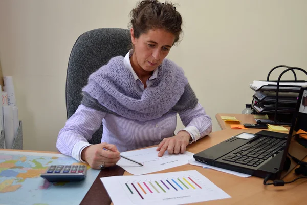 Phone manager - Businesswoman with phone and PC — Stock Photo, Image