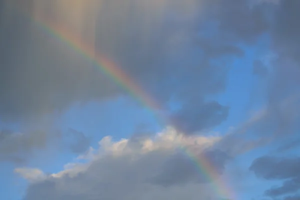 Regenbogen nach einem Gewitter — Stockfoto