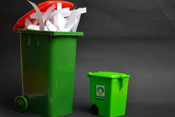 Papierlade voor afval en recycling — Stockfoto
