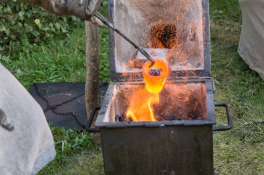 Metal dökülür esnaf