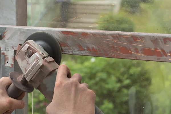 Grinding metal with angle grinder — Stock Photo, Image