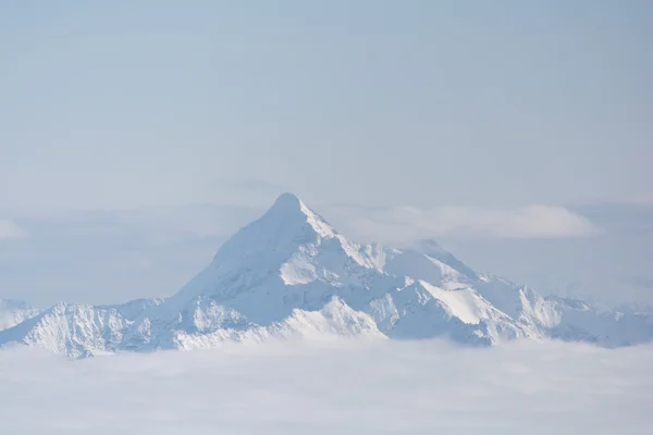 Monte Dachstein sopra le nebbie - austria — Foto Stock