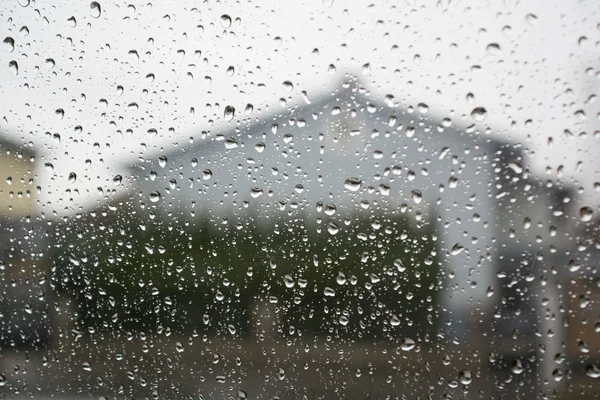 窗玻璃上的雨滴 — 图库照片