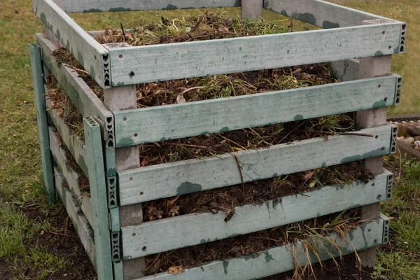 Rifiuti in un composter di plastica — Foto Stock