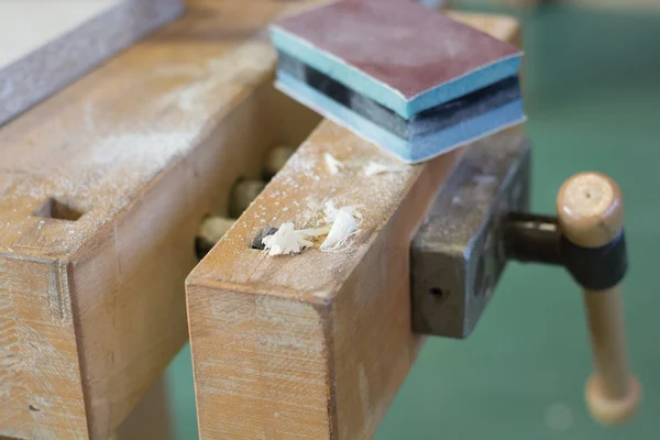 Old wooden vise — Stock Photo, Image