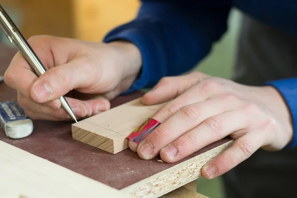 Timmerlieden gemarkeerd stuk hout — Stockfoto