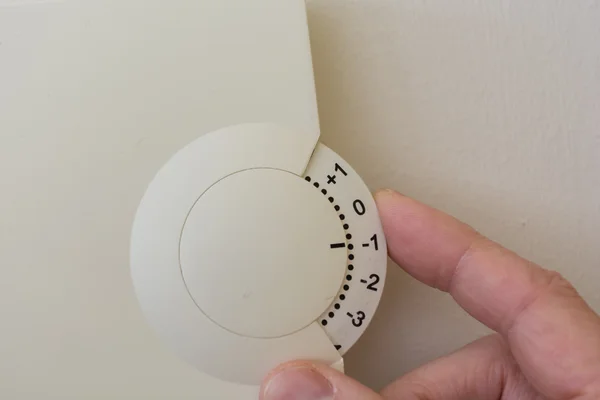 Configurando o termostato quarto - Espaço de cópia — Fotografia de Stock