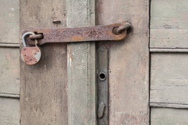 eski paslı kilit