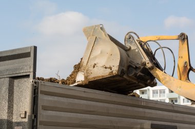 Dünya yükleyici yükleyici tarafından hareket ettirildiğinde