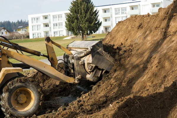 Excavation in soil heap at a construction site — Stock Photo, Image