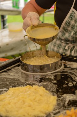 dairesel donuts hazırlanıyor - krep