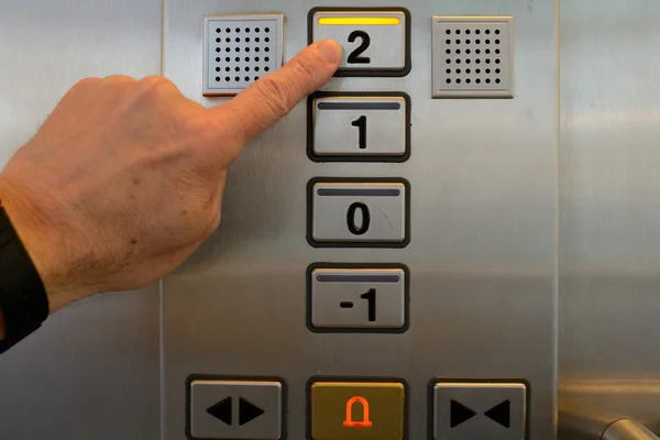 Presses elevator button — Stock Photo, Image