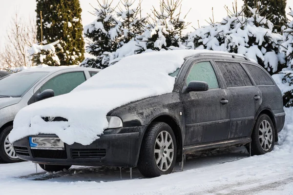 Парковка Постійній Парковці Показує Зимові Сліди Автомобілях — стокове фото