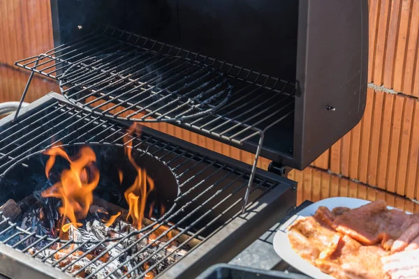 Voorbereiding Voor Het Grillen Houtskoolgrill Grilltijd Grillplezier — Stockfoto