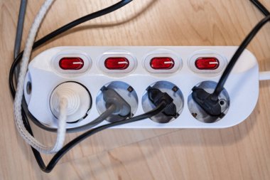 Güç prizini kapat ve değiştir - çoklu soket kapandı