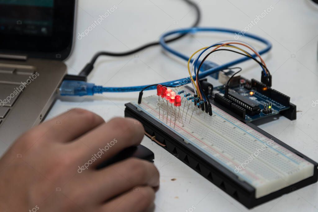 Ingeniería eléctrica ingeniero eléctrico con componentes led