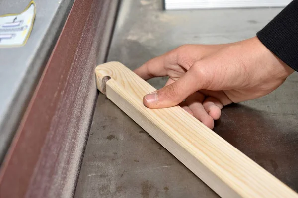 Craftsman Grinds Piece Wood Belt Sander Close Carpenter — 图库照片