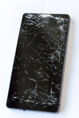Kırık cep telefonu görüntüsü - arızalı akıllı telefonda sayısız çatlak, isteğe bağlı resim