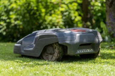 Robotik çim biçme makineleri - otomatik çim biçme makineleri, robotik çim biçme makineleri