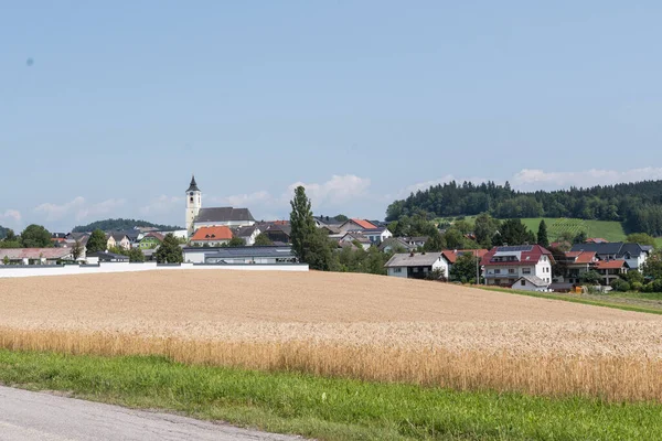 Venkovská Komunita Putzleinsdorf Kopcovité Idylické Krajině Rakousku — Stock fotografie