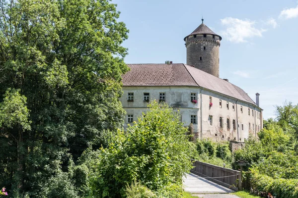 带有防御墙的城堡和废墟的王宫的文化财产 奥地利 — 图库照片