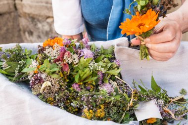 Şifalı bitkiler buketi - 15 Ağustos, Mary 'nin varsayımı, gümrük
