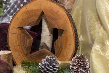 Noel dekorasyon - yıldız doğal ahşaptan yapılmış.