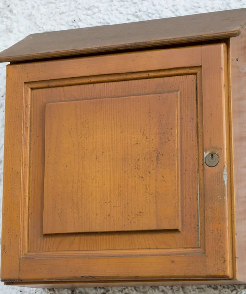 简单的木质邮箱 — 图库照片