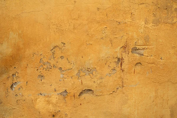 Textura de pared vieja cubierta con estuco amarillo — Foto de Stock